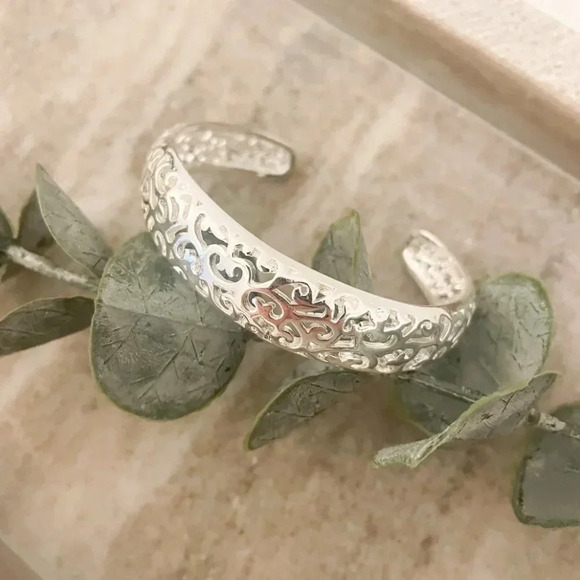 925 Sterling Silver Cuff Bracelet Bangle Bracelet Floral Cutout Chunky Bracelet - Picture 4 of 7